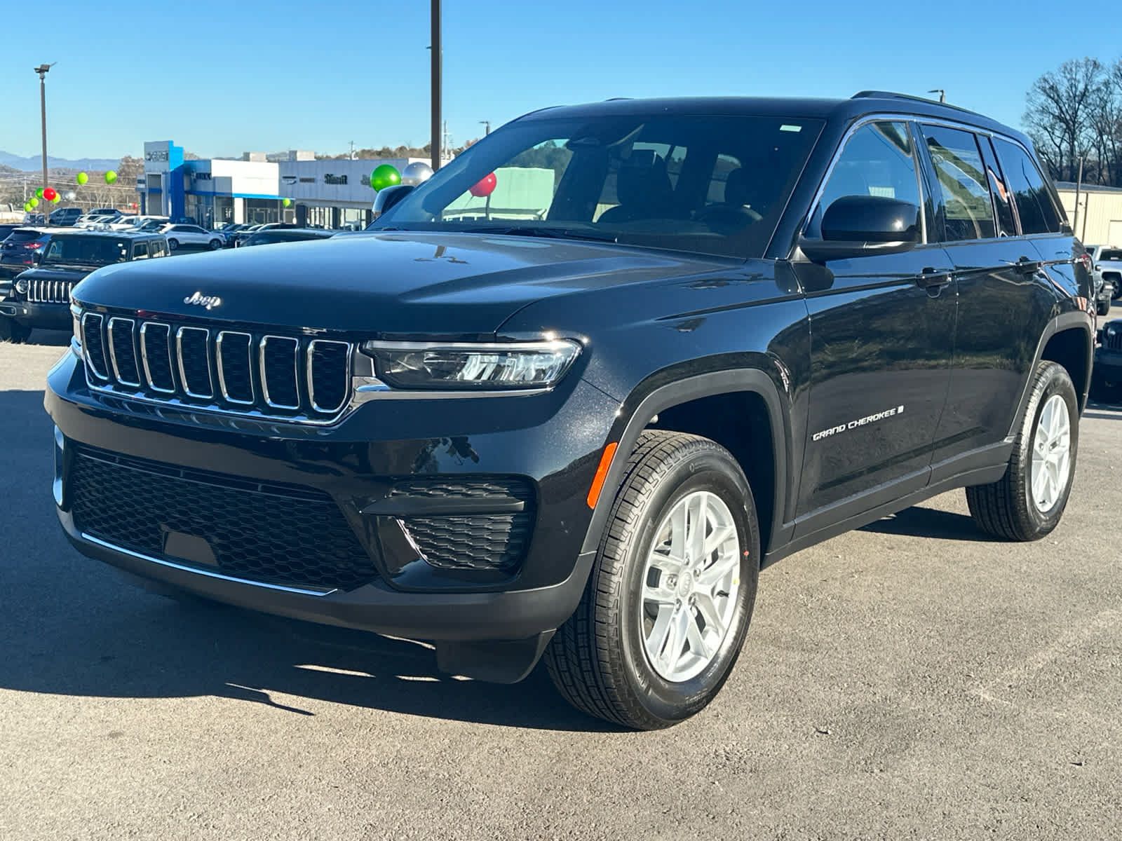 New 2025 Jeep Grand Cherokee Laredo X w/ Luxury Tech Group I AWD/4WD image 1