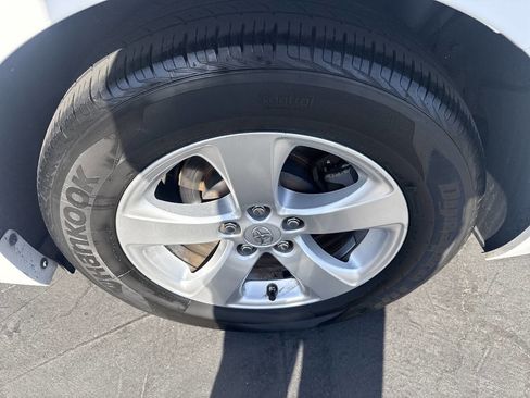 Used 2014 Toyota Sienna LE FWD image 33