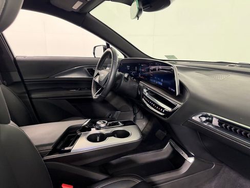 Used 2024 Cadillac Lyriq Tech RWD image 28