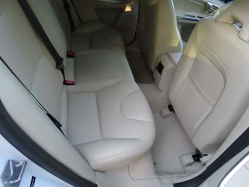 Used 2016 Volvo XC60 T5 Premier w/ Proximity Package AWD/4WD image 18