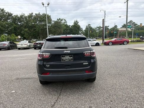 Used 2022 Jeep Compass Latitude w/ Convenience Group FWD image 7
