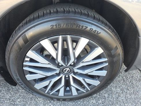 Used 2024 Nissan Altima 2.5 SV image 6