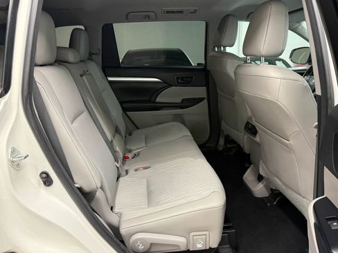 Used 2017 Toyota Highlander Plus w/ Carpet Mat Package AWD/4WD image 25