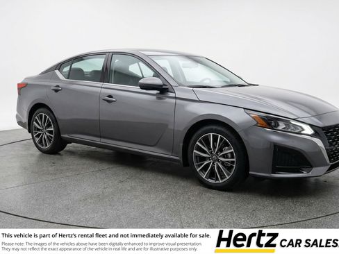Used 2025 Nissan Altima 2.5 SV FWD image 1