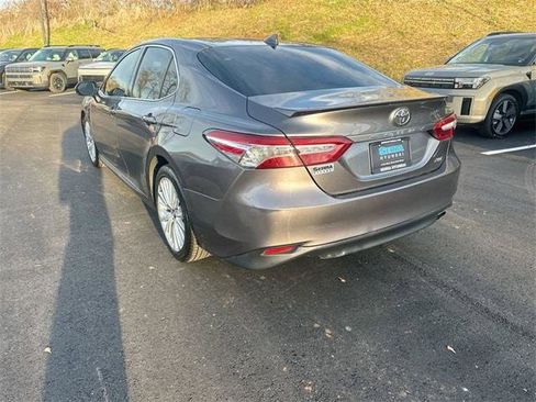 Used 2019 Toyota Camry XLE image 14
