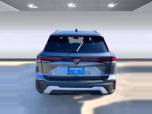 New 2026 Volkswagen Tiguan SE FWD image 8