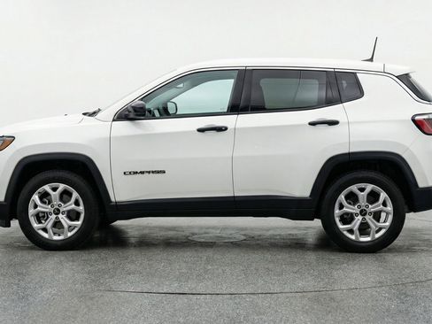 Used 2025 Jeep Compass Latitude AWD/4WD image 5