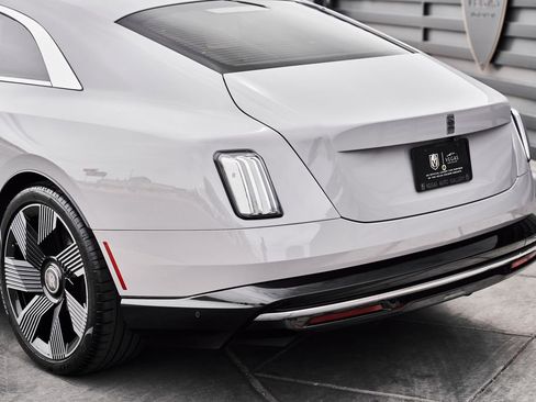 Used 2025 Rolls-Royce Spectre w/ Spectre Launch Package AWD/4WD image 10
