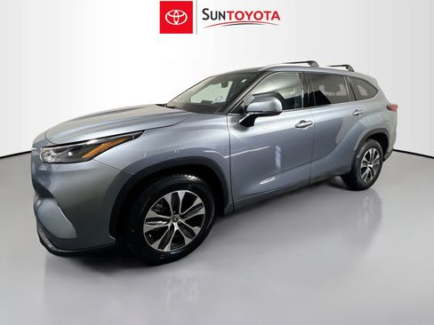 Used 2022 Toyota Highlander XLE image 9