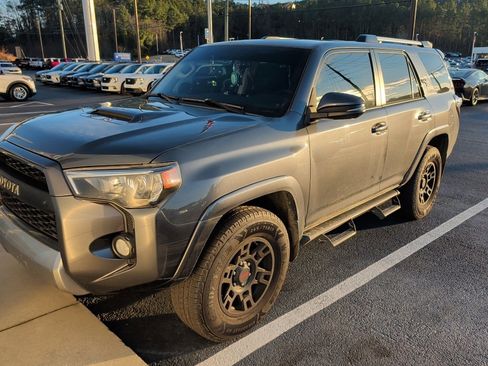 Used 2018 Toyota 4Runner TRD Off-Road Premium image 3
