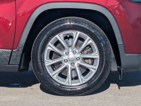 Used 2020 Jeep Cherokee Latitude image 11