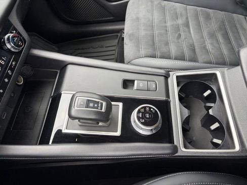 Used 2024 Mitsubishi Outlander SE image 25