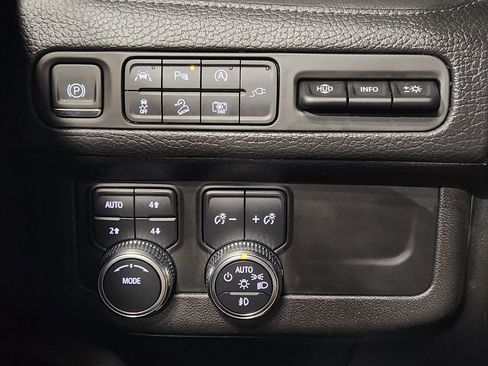 Used 2022 GMC Yukon Denali AWD/4WD image 41