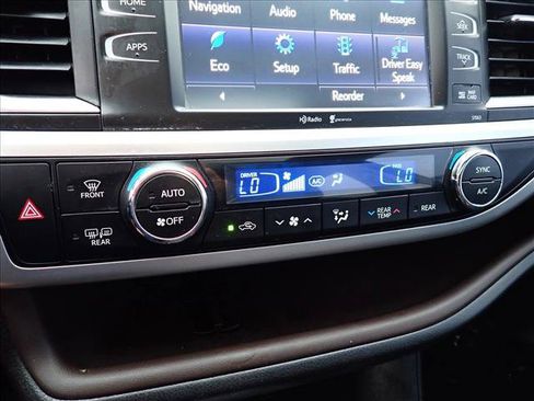 Used 2015 Toyota Highlander XLE AWD/4WD image 18