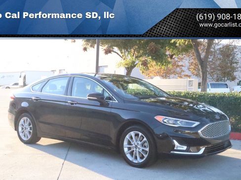 Used 2020 Ford Fusion Energi Titanium image 1
