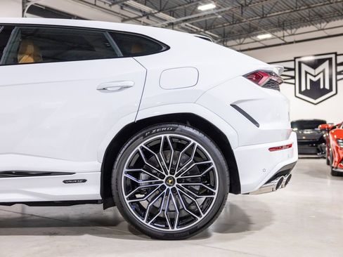 Used 2025 Lamborghini Urus SE image 16