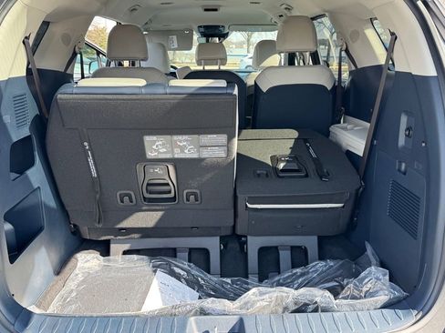New 2026 Kia Carnival EX image 7