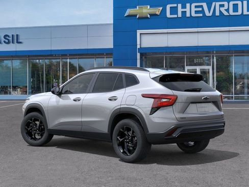 New 2026 Chevrolet Trax LT w/ Sunroof Package FWD image 3