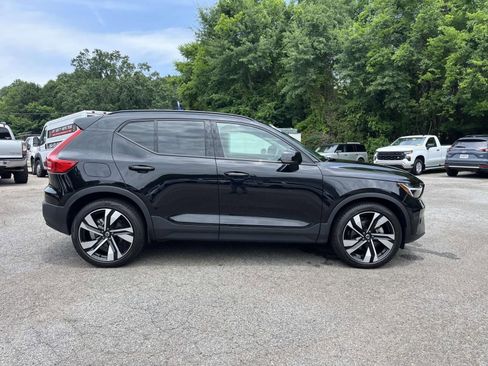 Used 2025 Volvo XC40 B5 Plus AWD/4WD image 2