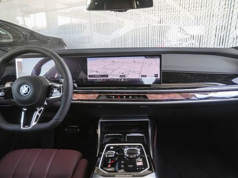 New 2026 BMW 750e xDrive AWD/4WD image 9