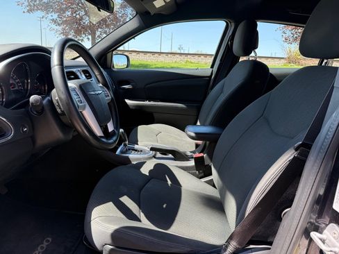 Used 2011 Chrysler 200 Touring image 9