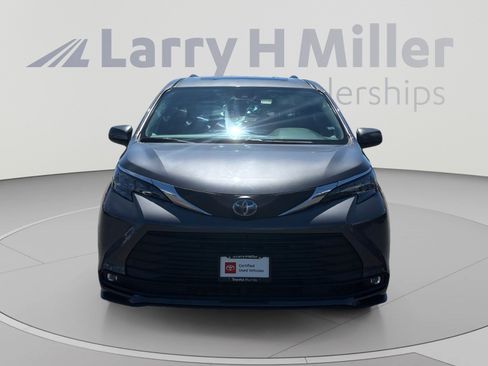Used 2025 Toyota Sienna XLE FWD image 8