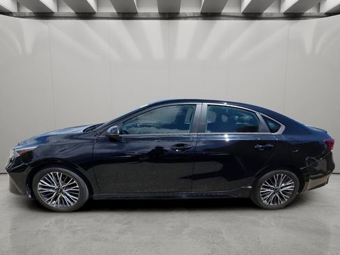 Used 2024 Kia Forte GT-Line w/ GT-Line Premium Package FWD image 3