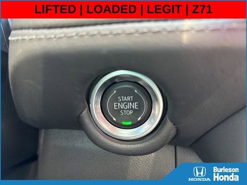 Used 2025 Chevrolet Suburban Z71 AWD/4WD image 13