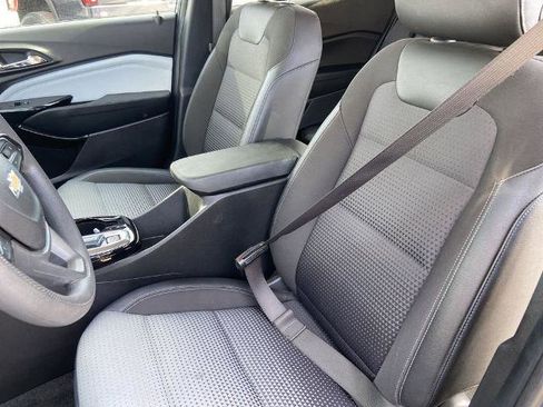 Used 2025 Chevrolet Trax LT image 14