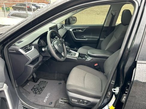 Used 2020 Toyota RAV4 XLE w/ Convenience Package image 12