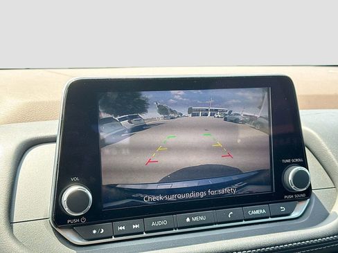 Used 2023 Nissan Rogue SV image 14