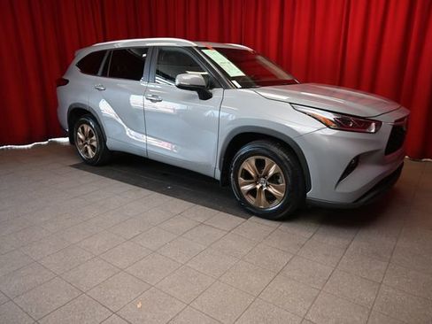Certified 2023 Toyota Highlander Bronze Edition image 10