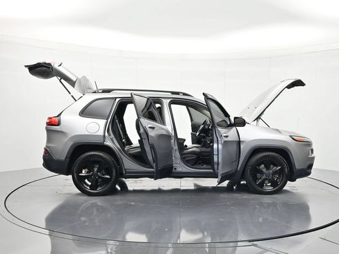Used 2016 Jeep Cherokee Latitude FWD image 47