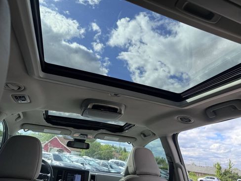 Used 2019 Toyota Sienna Limited AWD/4WD image 14