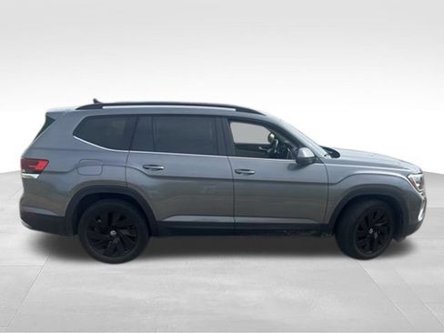 Used 2024 Volkswagen Atlas SE w/ Black Wheel Package FWD image 4