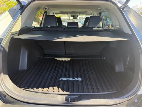 Used 2022 Toyota RAV4 XLE Premium AWD/4WD image 10
