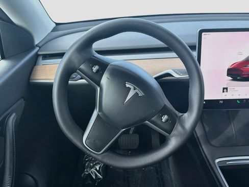 Used 2022 Tesla Model Y Long Range AWD/4WD image 16