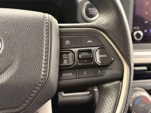 Used 2025 Toyota 4Runner SR5 AWD/4WD image 18