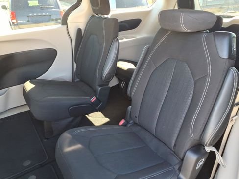 Used 2024 Chrysler Voyager LX FWD image 7