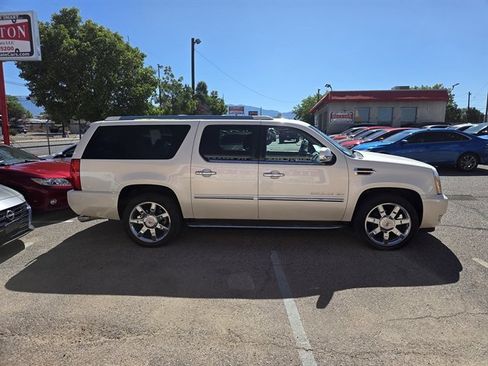 Used 2014 Cadillac Escalade ESV Luxury AWD/4WD image 3