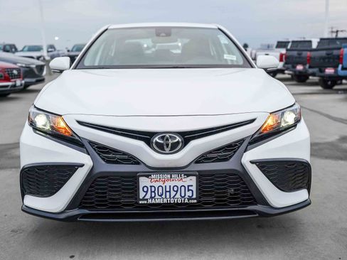 Certified 2022 Toyota Camry SE image 2