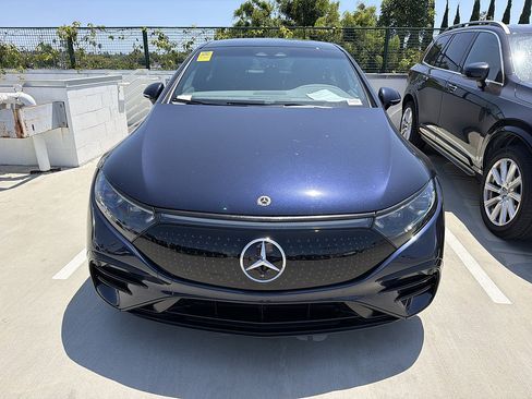 Used 2022 Mercedes-Benz EQS 580 4MATIC Sedan image 1