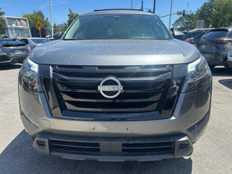 Used 2024 Nissan Pathfinder SV w/ Lighting Package (N92) FWD image 2