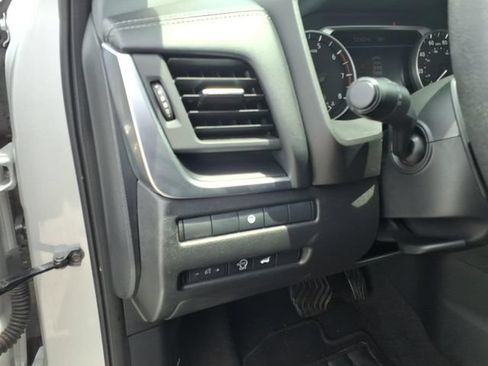 Used 2024 Nissan Rogue SV AWD/4WD image 19