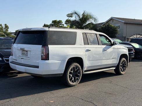 Used 2020 GMC Yukon XL SLT w/ Open Road Package AWD/4WD image 3