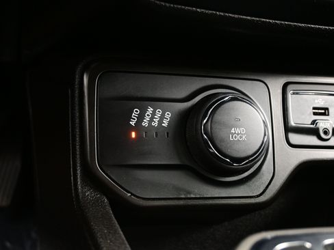 Used 2022 Jeep Renegade Latitude AWD/4WD image 22