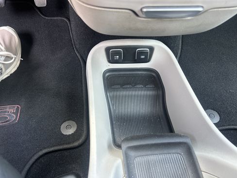 Used 2017 Chrysler Pacifica Touring-L FWD image 23
