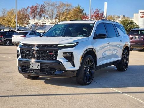 Used 2025 Chevrolet Traverse RS image 10