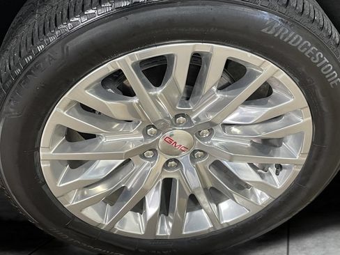 Used 2024 GMC Yukon Denali w/ Advanced Technology Package AWD/4WD image 23