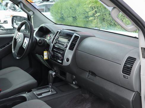 Used 2015 Nissan Xterra X image 33